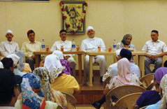 (alongside, from l): Ervad (Dr) Ramiyar Karanjia, Shyam Wadia, Limathwalla, Dastoor, Shirin Wadia and Dara Mehta